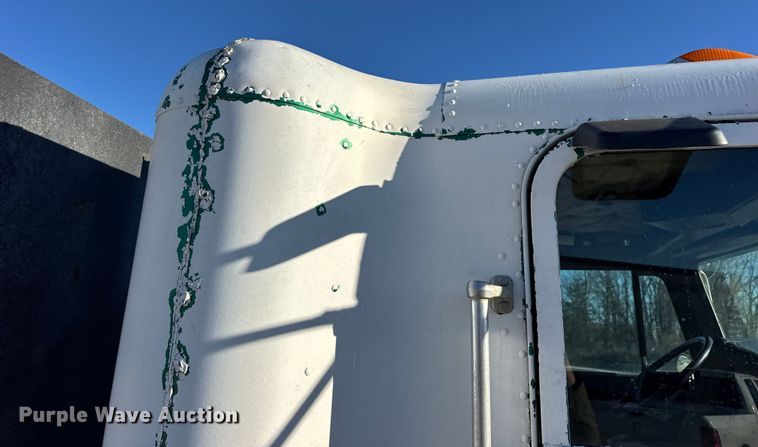 image for item EN0792 1993 Freightliner FLD dump truck