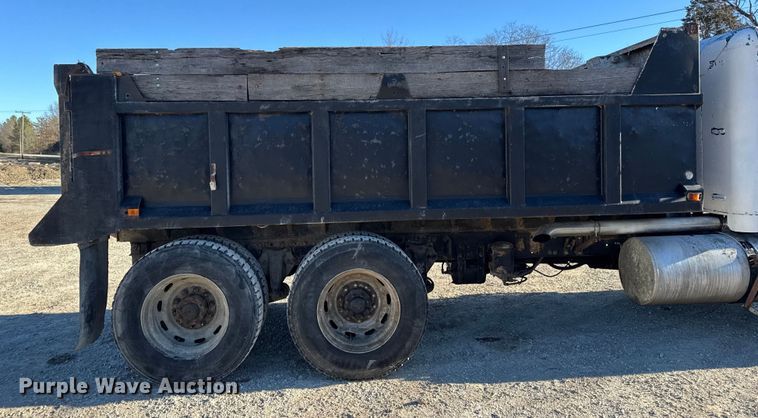 image for item EN0792 1993 Freightliner FLD dump truck