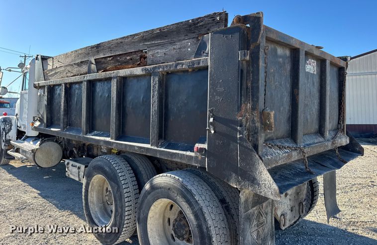 image for item EN0792 1993 Freightliner FLD dump truck