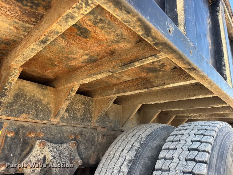 image for item EN0792 1993 Freightliner FLD dump truck