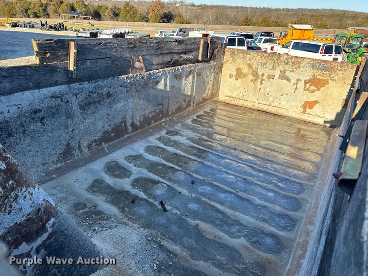 image for item EN0792 1993 Freightliner FLD dump truck