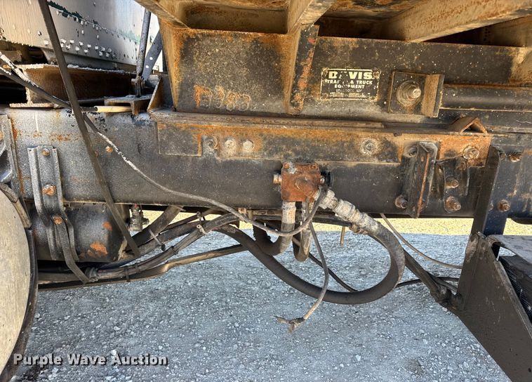 image for item EN0792 1993 Freightliner FLD dump truck