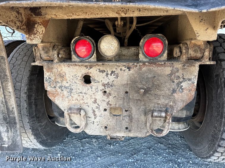 image for item EN0792 1993 Freightliner FLD dump truck