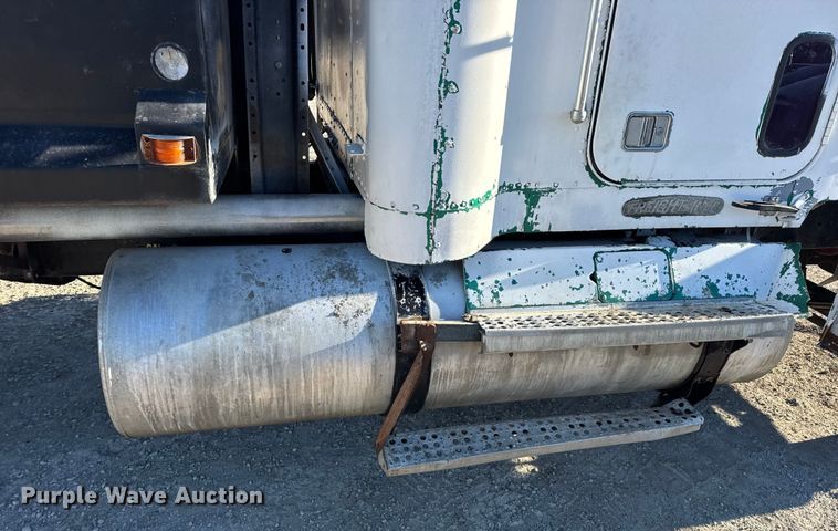 image for item EN0792 1993 Freightliner FLD dump truck