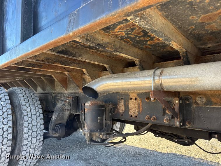 image for item EN0792 1993 Freightliner FLD dump truck