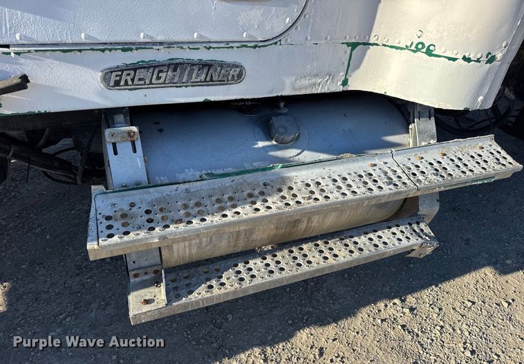 image for item EN0792 1993 Freightliner FLD dump truck