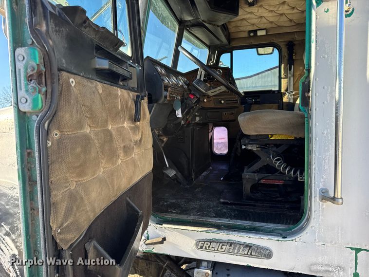 image for item EN0792 1993 Freightliner FLD dump truck