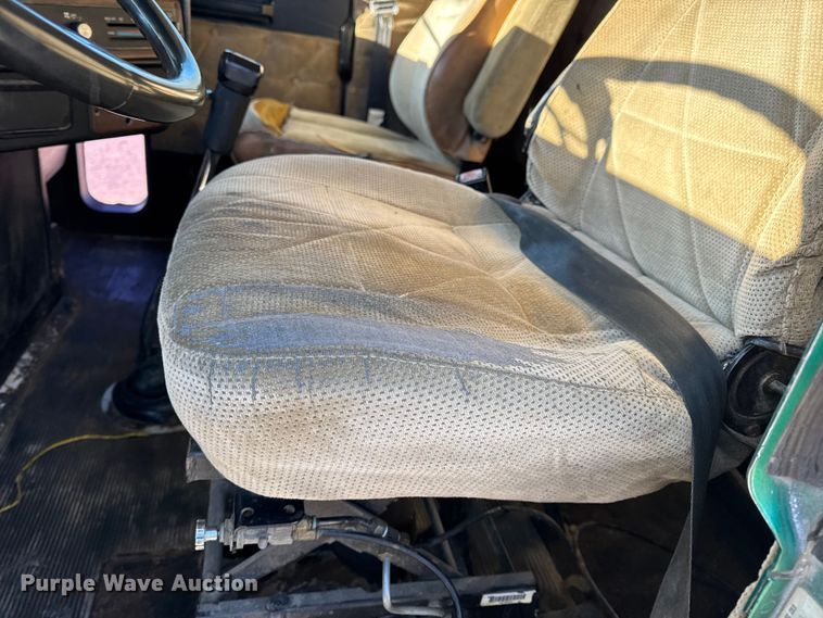 image for item EN0792 1993 Freightliner FLD dump truck