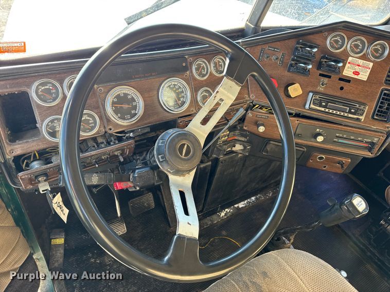 image for item EN0792 1993 Freightliner FLD dump truck