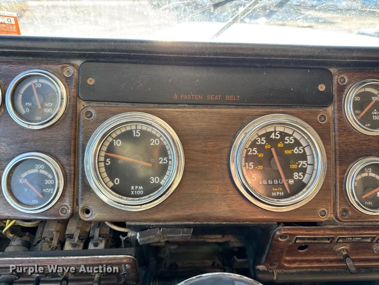 image for item EN0792 1993 Freightliner FLD dump truck