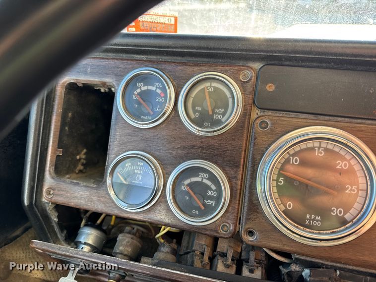 image for item EN0792 1993 Freightliner FLD dump truck