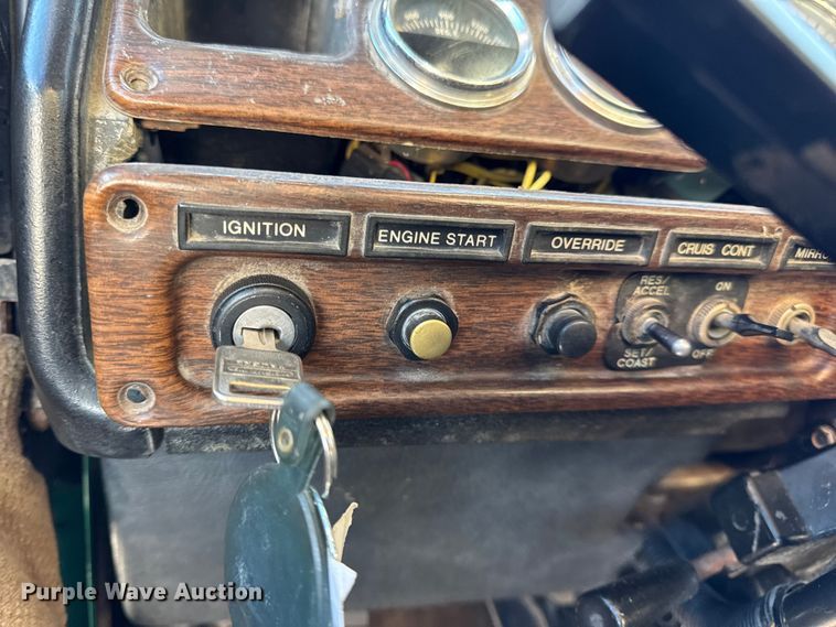 image for item EN0792 1993 Freightliner FLD dump truck