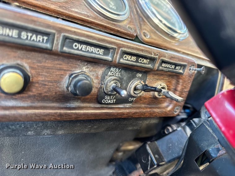 image for item EN0792 1993 Freightliner FLD dump truck