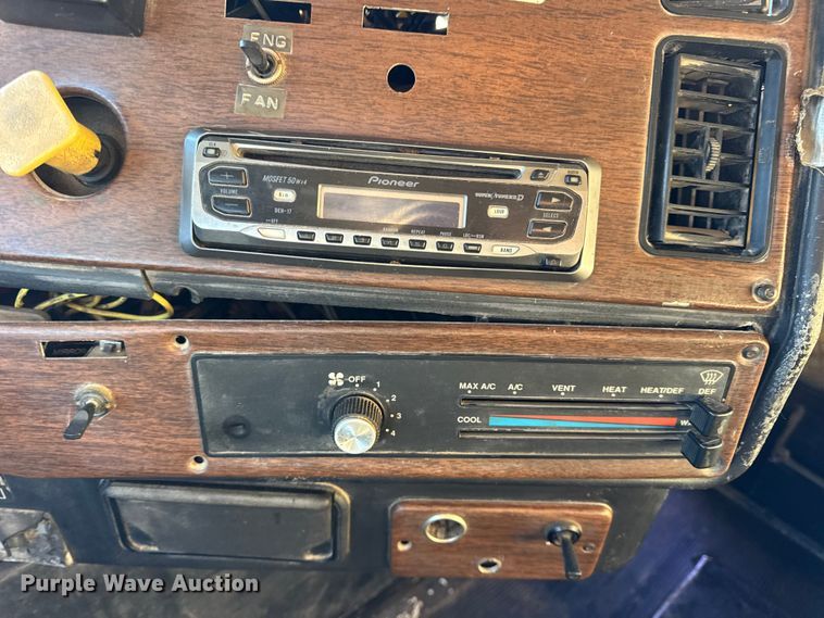 image for item EN0792 1993 Freightliner FLD dump truck