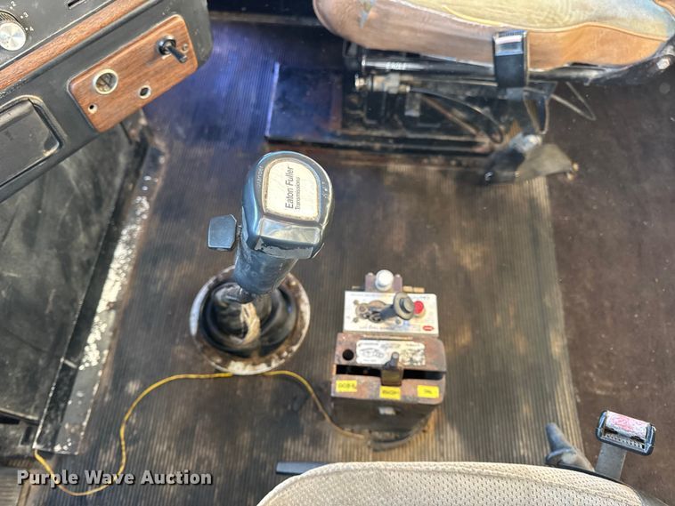 image for item EN0792 1993 Freightliner FLD dump truck