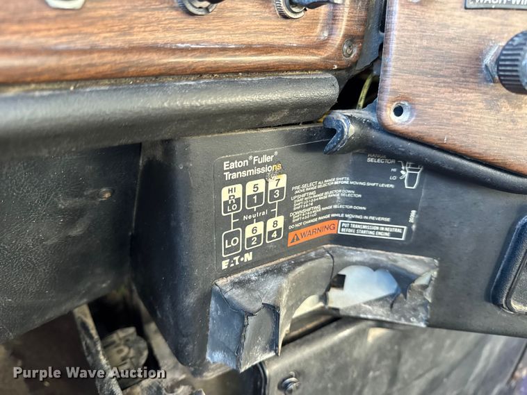 image for item EN0792 1993 Freightliner FLD dump truck