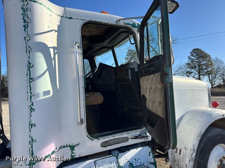 image for item EN0792 1993 Freightliner FLD dump truck