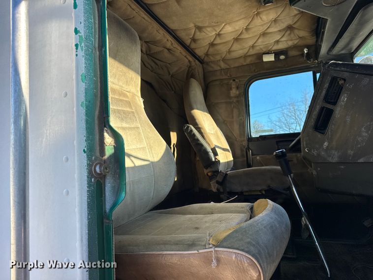 image for item EN0792 1993 Freightliner FLD dump truck