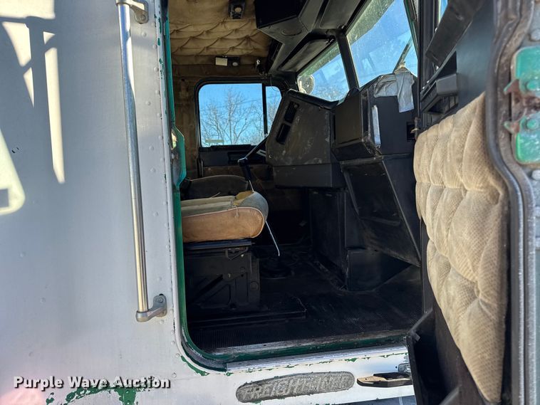 image for item EN0792 1993 Freightliner FLD dump truck