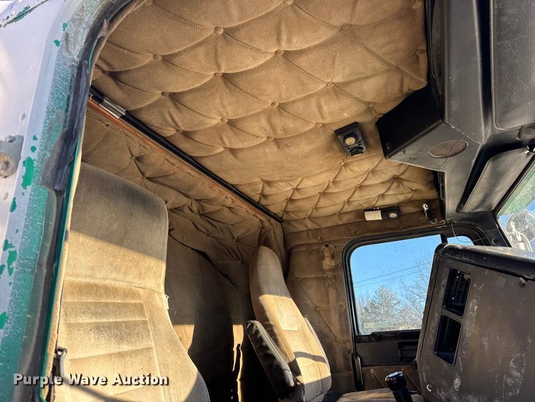 image for item EN0792 1993 Freightliner FLD dump truck