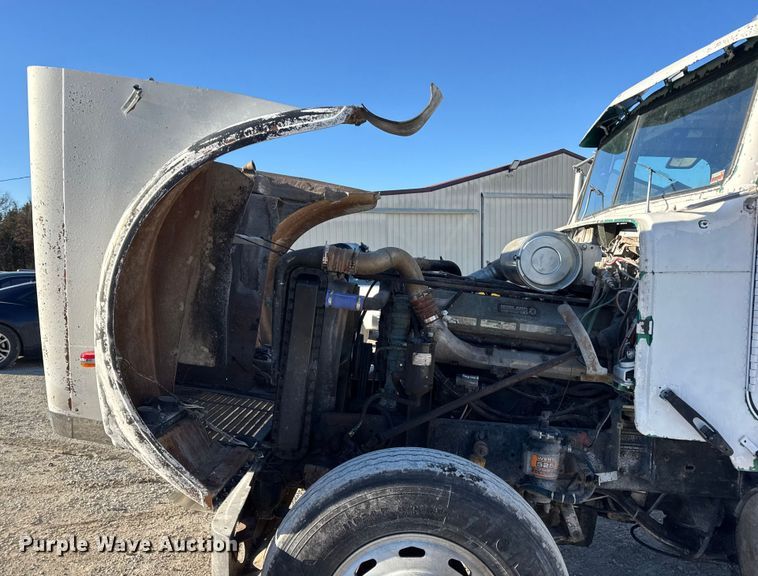 image for item EN0792 1993 Freightliner FLD dump truck