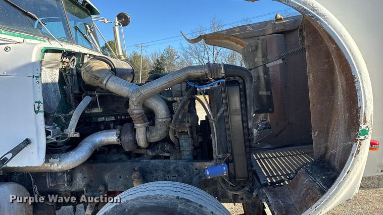 image for item EN0792 1993 Freightliner FLD dump truck