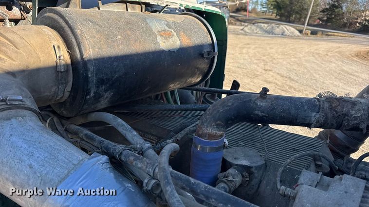 image for item EN0792 1993 Freightliner FLD dump truck