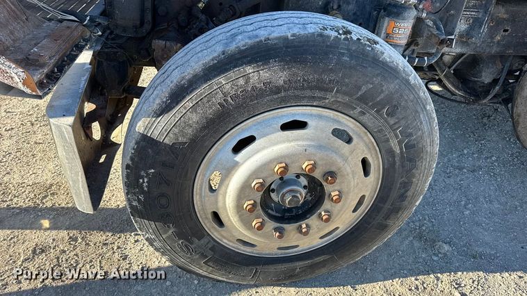 image for item EN0792 1993 Freightliner FLD dump truck