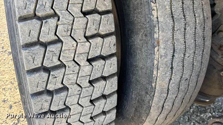 image for item EN0792 1993 Freightliner FLD dump truck