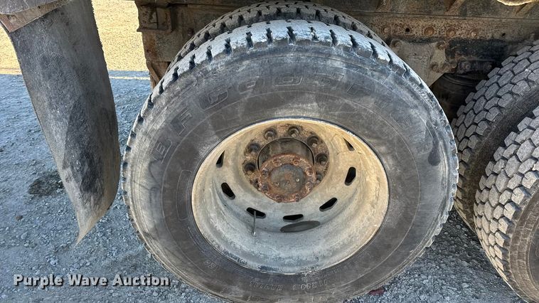 image for item EN0792 1993 Freightliner FLD dump truck