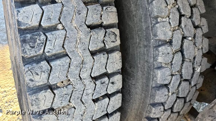 image for item EN0792 1993 Freightliner FLD dump truck