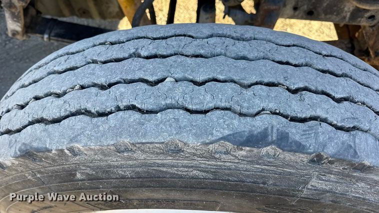 image for item EN0792 1993 Freightliner FLD dump truck