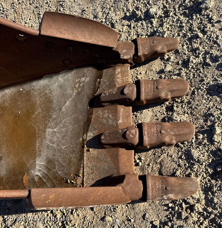 image for item EN0794 Caterpillar 36