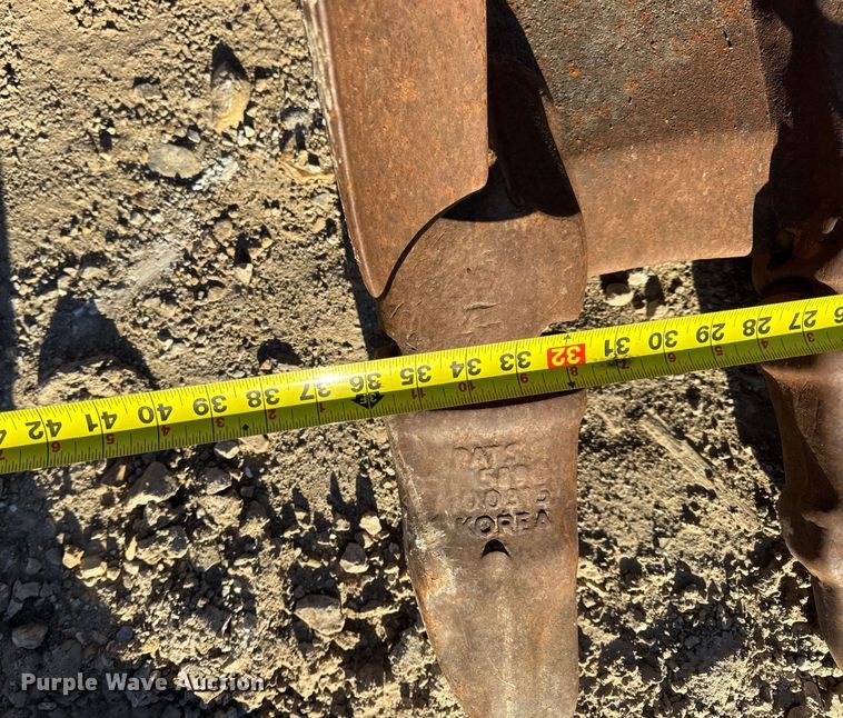 image for item EN0794 Caterpillar 36