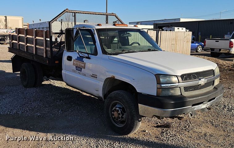 image for item EO4903 2003 Chevrolet Silverado 3500 flatbed pickup truck