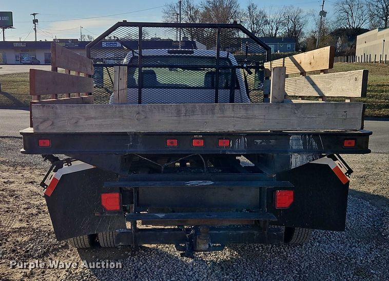 image for item EO4903 2003 Chevrolet Silverado 3500 flatbed pickup truck