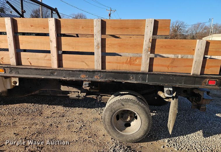 image for item EO4903 2003 Chevrolet Silverado 3500 flatbed pickup truck