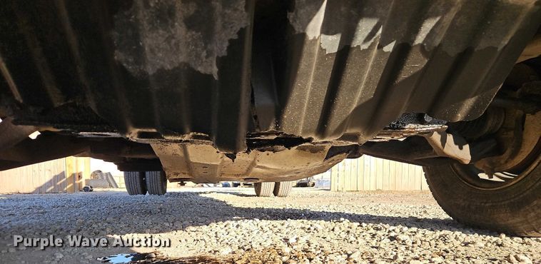 image for item EO4903 2003 Chevrolet Silverado 3500 flatbed pickup truck