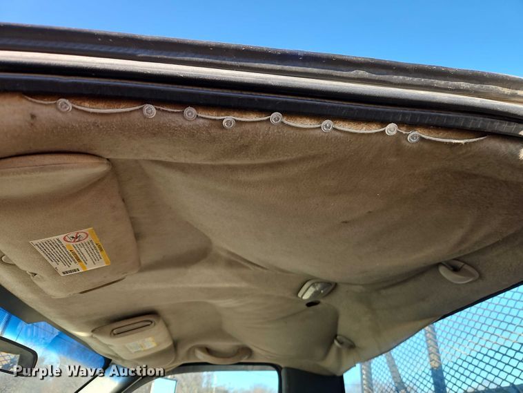 image for item EO4903 2003 Chevrolet Silverado 3500 flatbed pickup truck