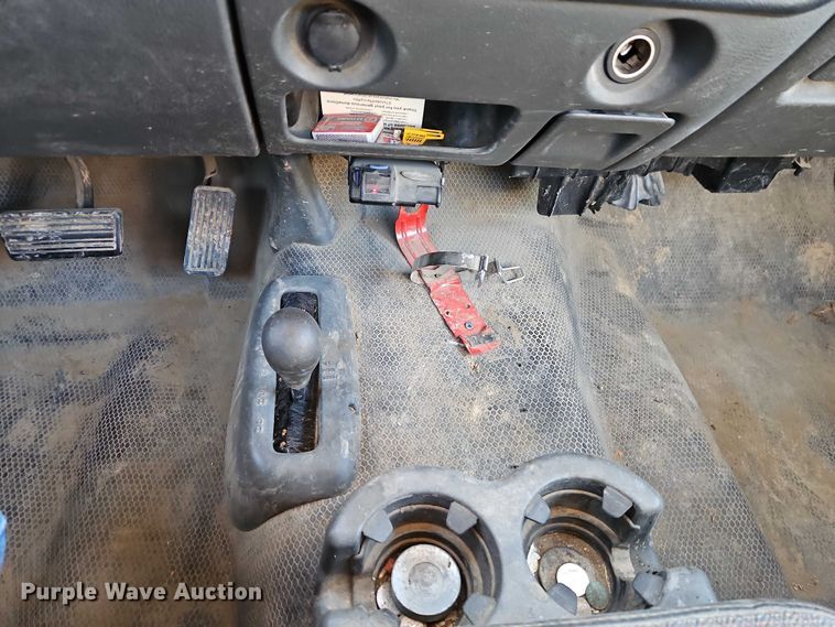 image for item EO4903 2003 Chevrolet Silverado 3500 flatbed pickup truck