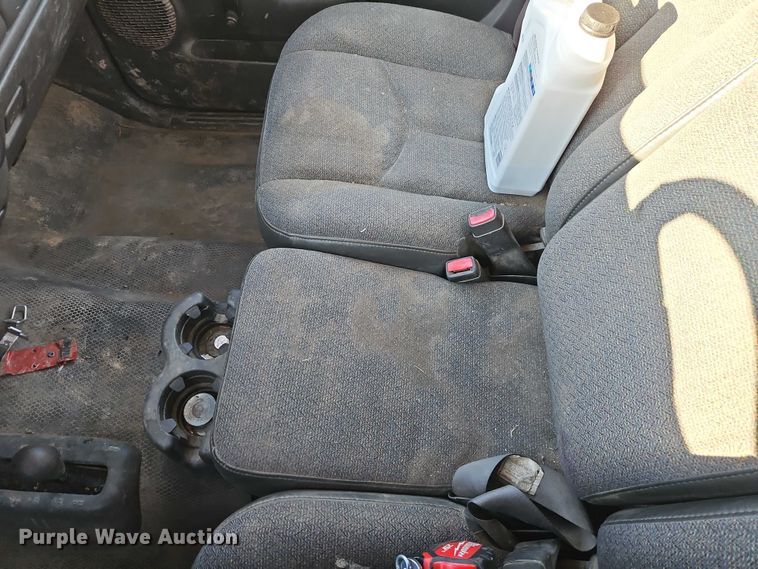 image for item EO4903 2003 Chevrolet Silverado 3500 flatbed pickup truck