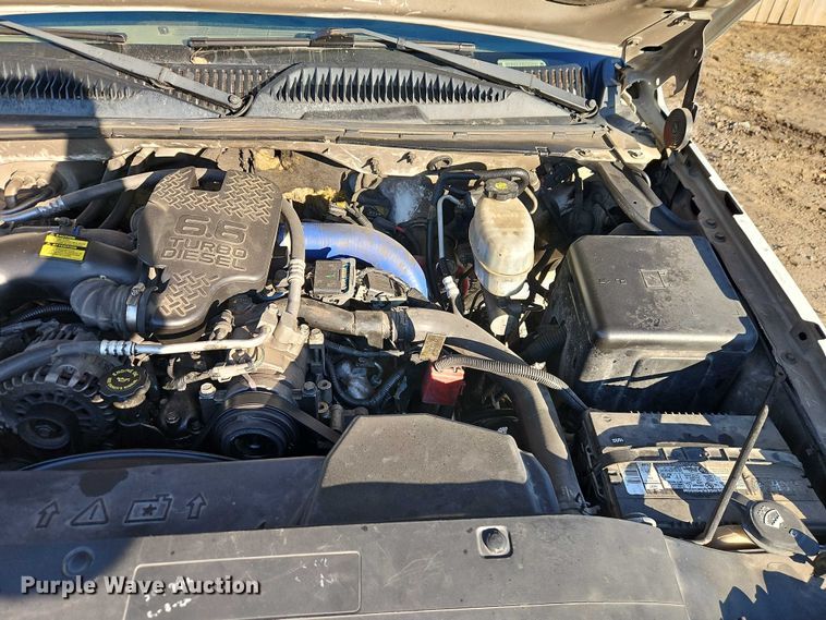 image for item EO4903 2003 Chevrolet Silverado 3500 flatbed pickup truck