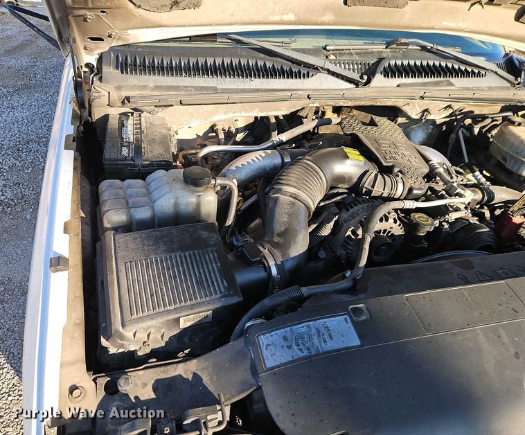 image for item EO4903 2003 Chevrolet Silverado 3500 flatbed pickup truck