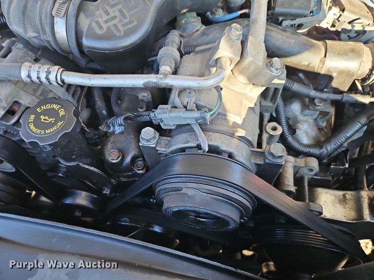 image for item EO4903 2003 Chevrolet Silverado 3500 flatbed pickup truck