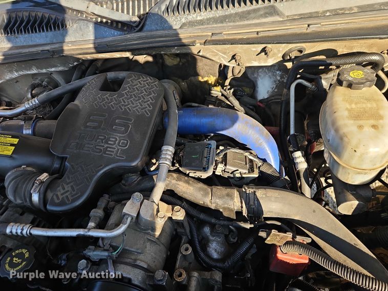 image for item EO4903 2003 Chevrolet Silverado 3500 flatbed pickup truck