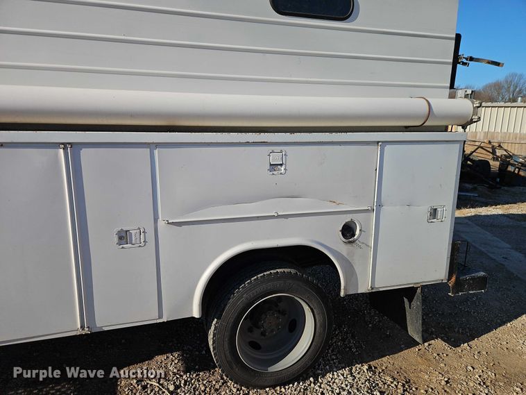 image for item EO4904 2003 Chevrolet C5 utility / service truck