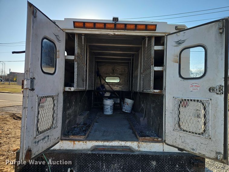 image for item EO4904 2003 Chevrolet C5 utility / service truck