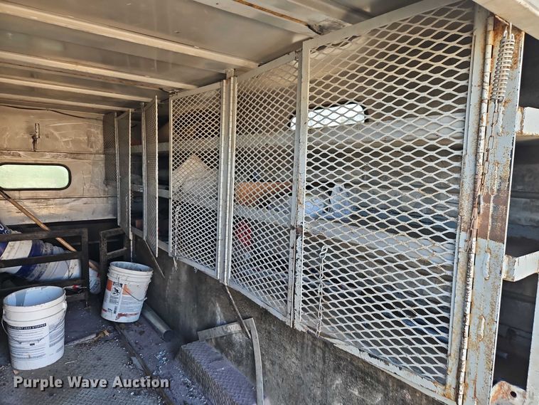 image for item EO4904 2003 Chevrolet C5 utility / service truck