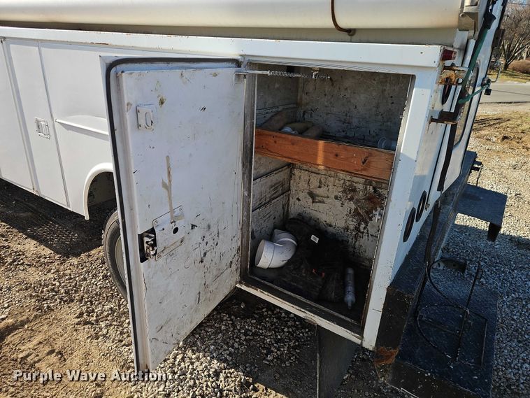 image for item EO4904 2003 Chevrolet C5 utility / service truck