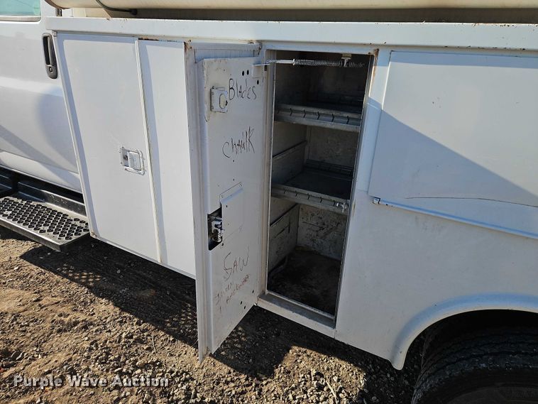 image for item EO4904 2003 Chevrolet C5 utility / service truck